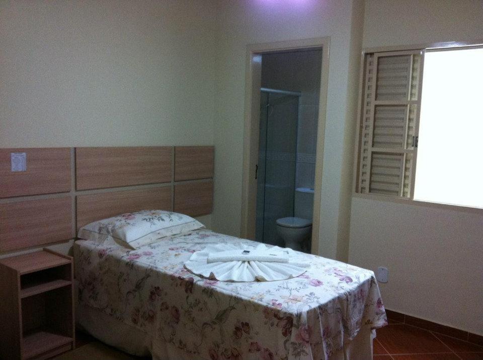 Hotel Perez Pouso Alegre Bagian luar foto